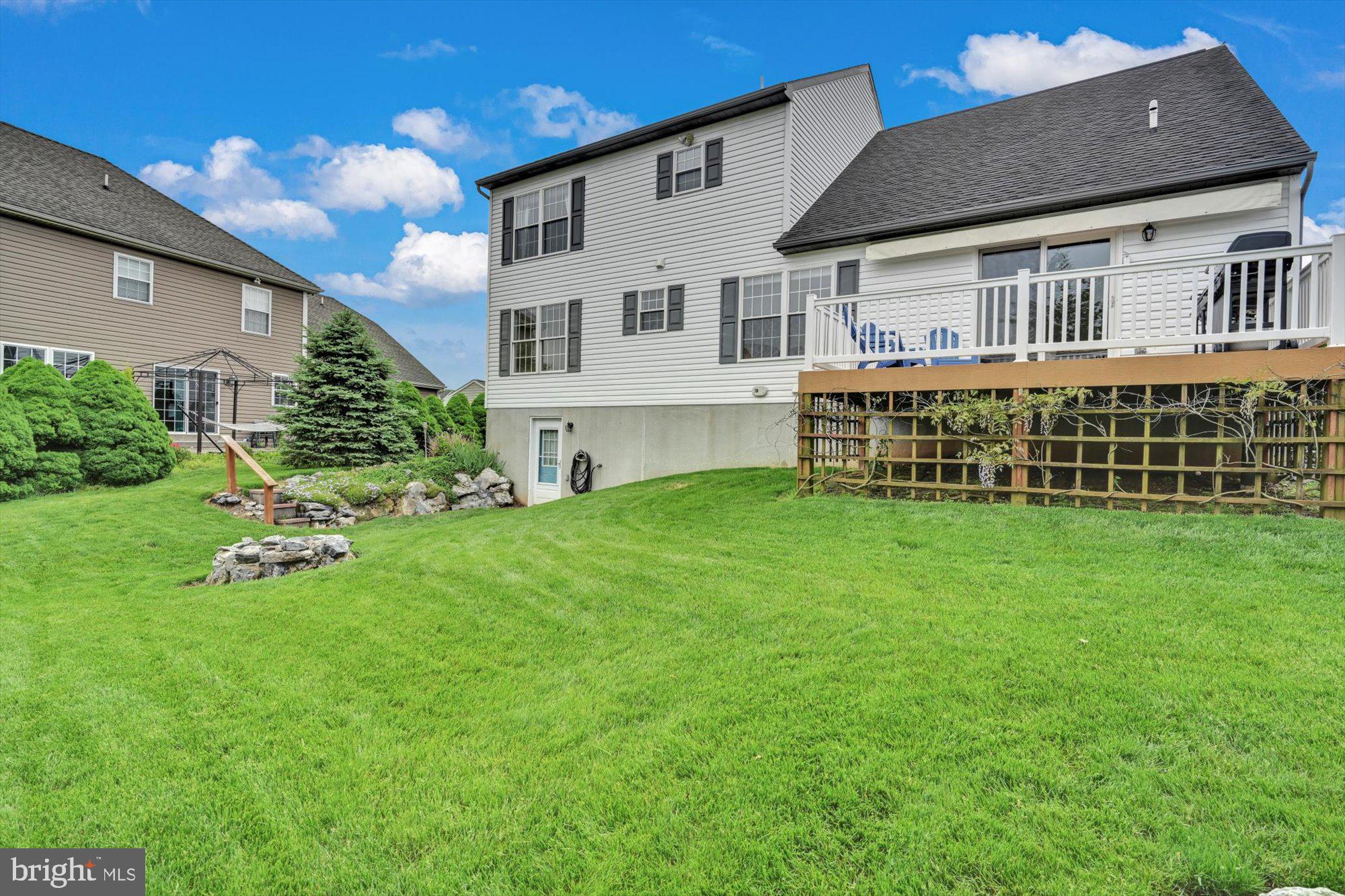 LINCOLNS MEADOW - Residential