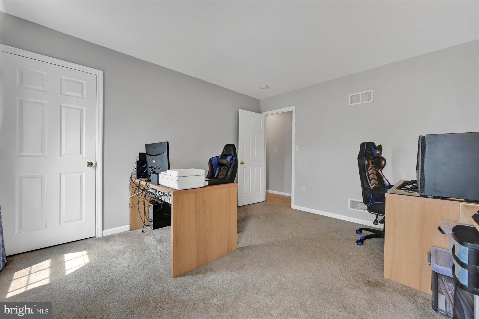 LINCOLNS MEADOW - Residential