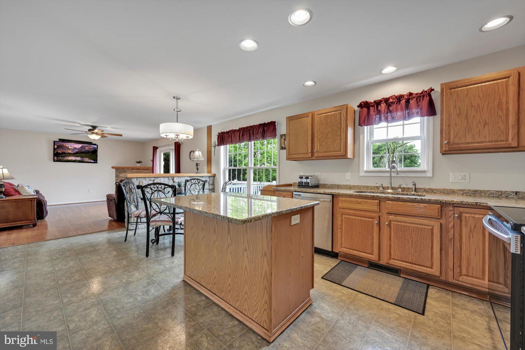 LINCOLNS MEADOW - Residential