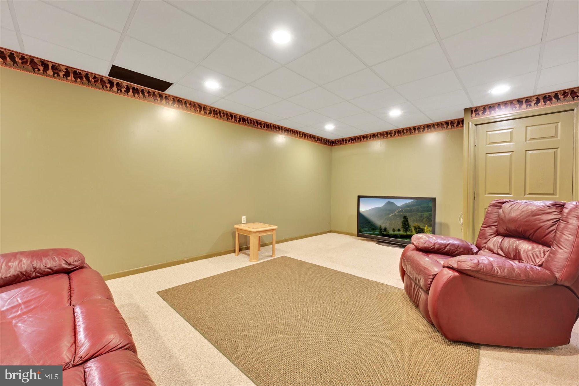 LINCOLNS MEADOW - Residential