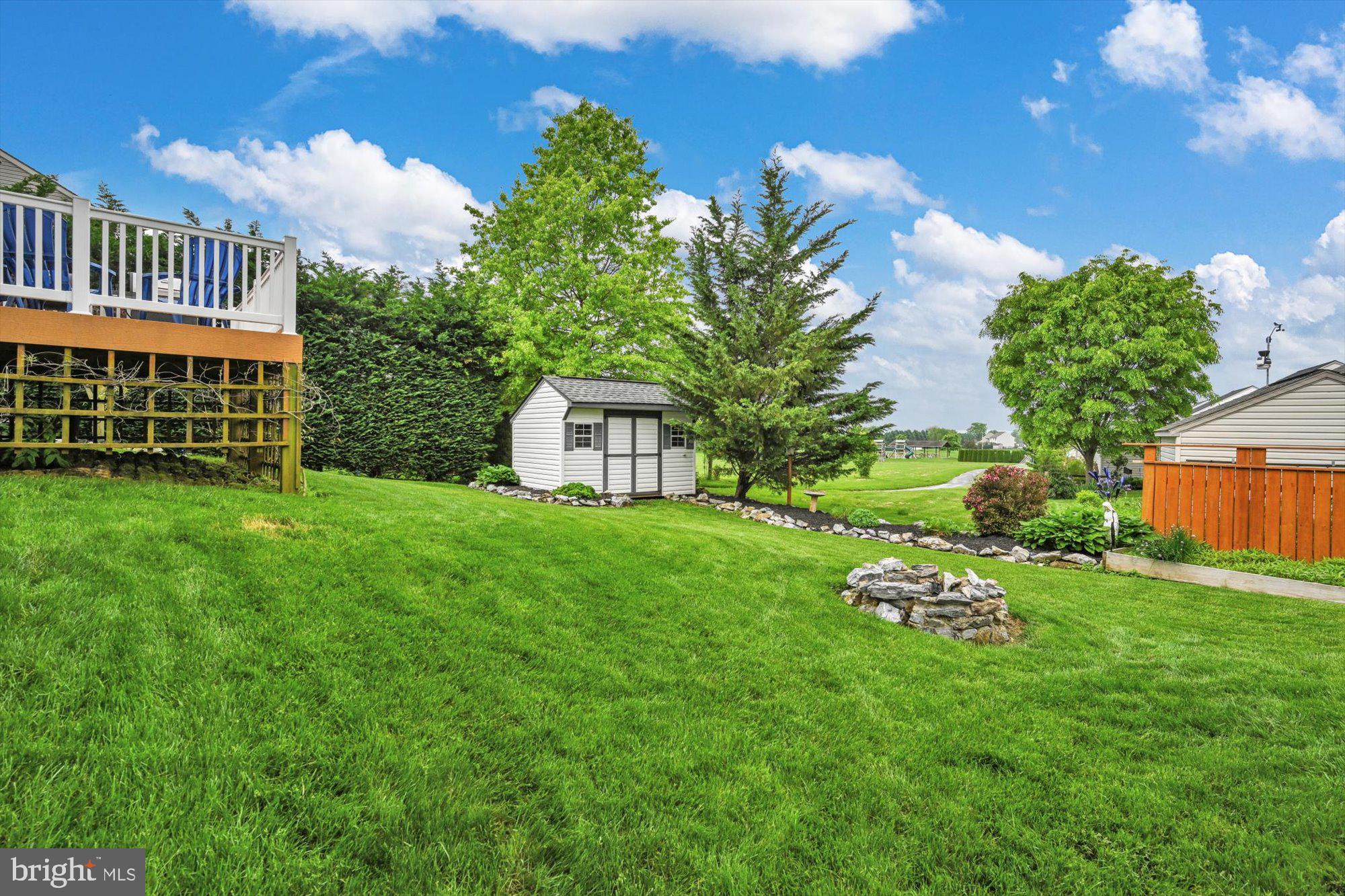 LINCOLNS MEADOW - Residential