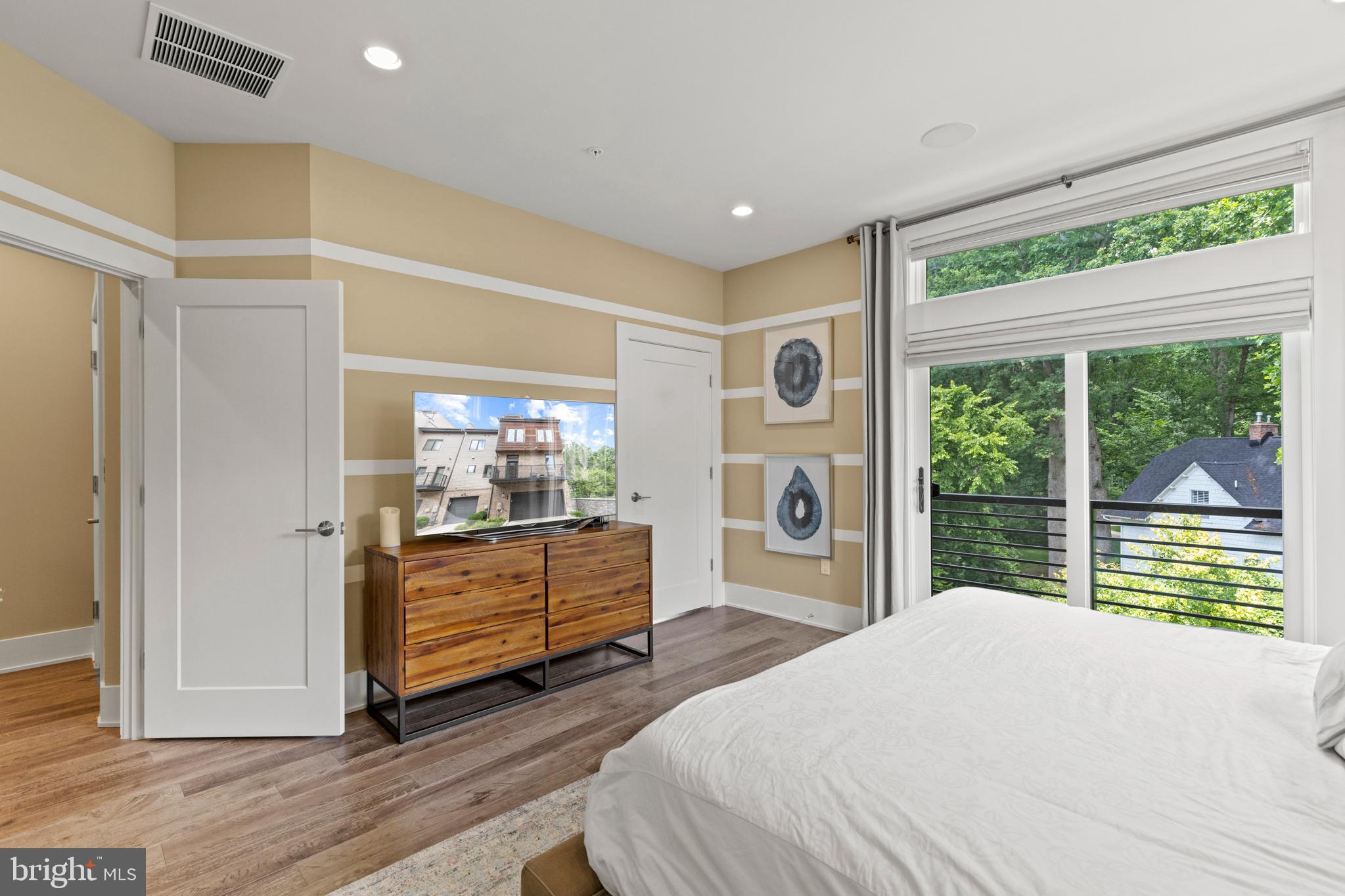 GROSVENOR HEIGHTS - Residential