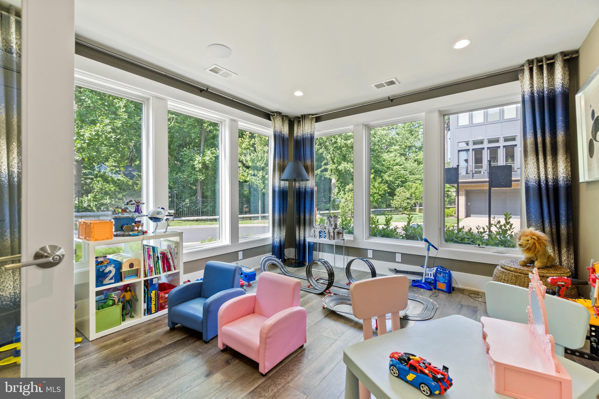 GROSVENOR HEIGHTS - Residential