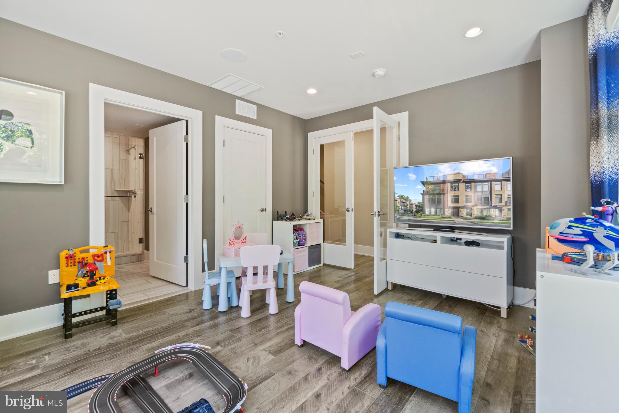 GROSVENOR HEIGHTS - Residential