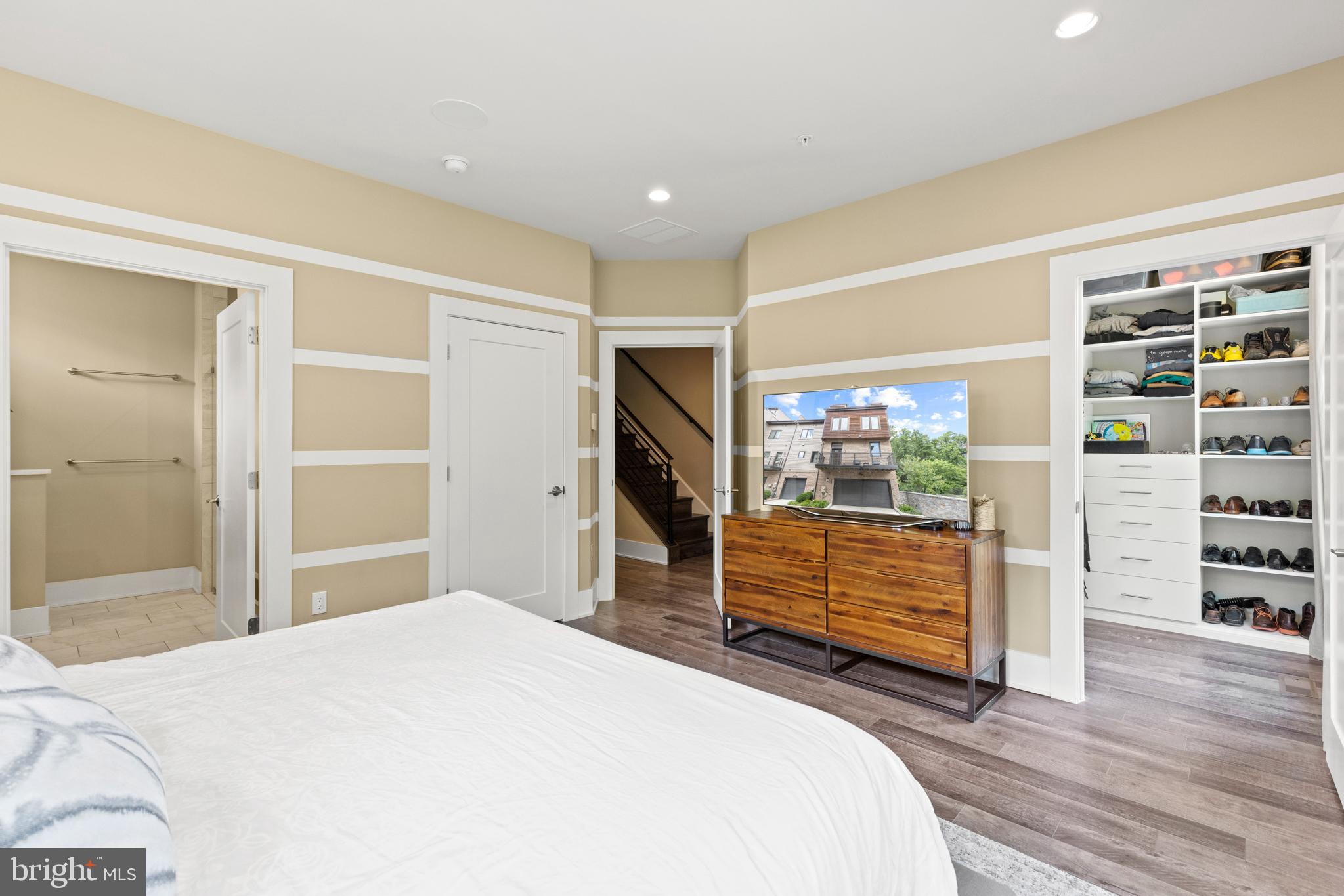 GROSVENOR HEIGHTS - Residential