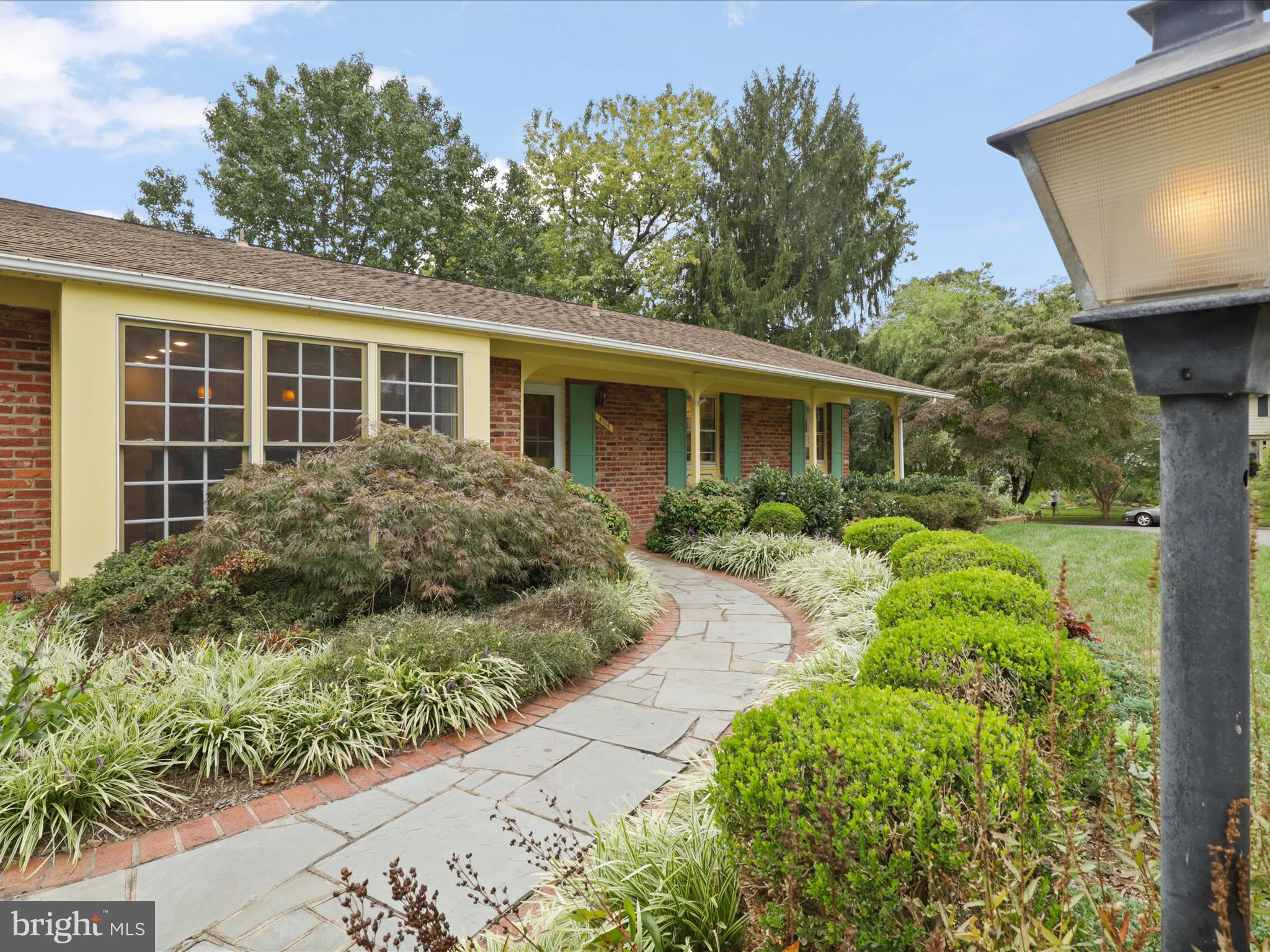 4106 BREEZEWOOD LANE