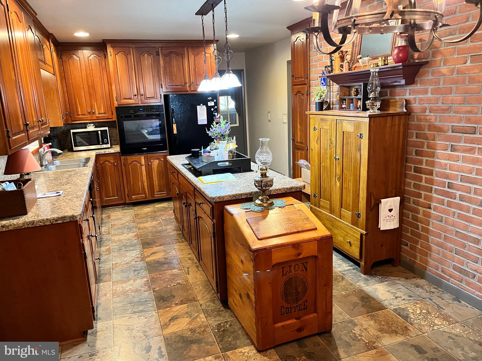 SHAWNEE HILLS - Residential