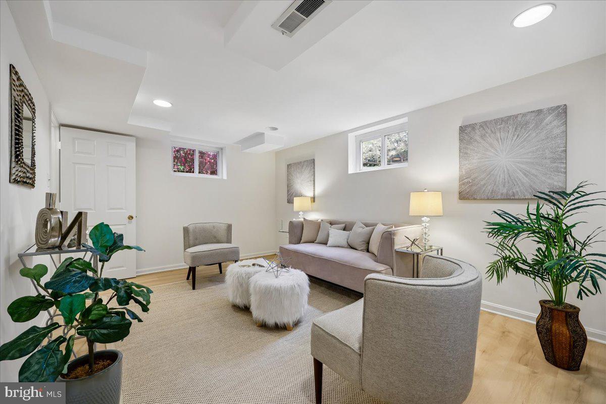 GLENBROOK VILLAGE - Residential