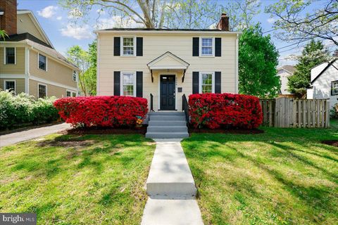 Photo of 4504 Gladwyne Drive, BETHESDA, MD 20814 (MLS # MDMC2227510)