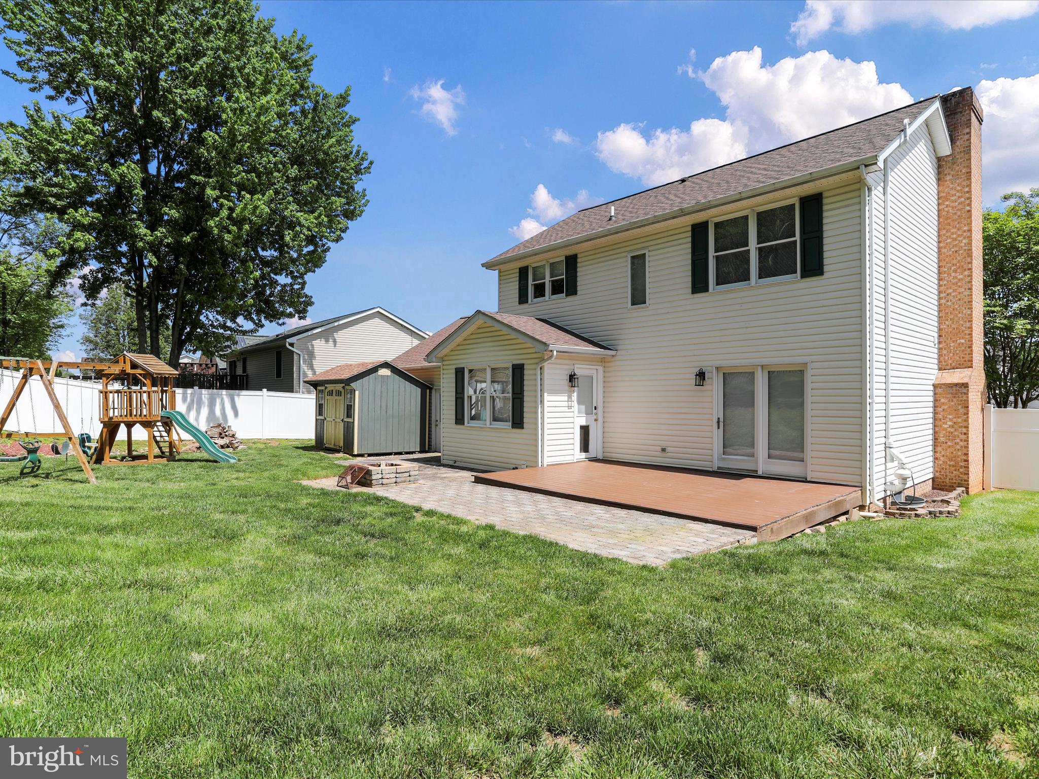 WHISPERING HILLS - Residential