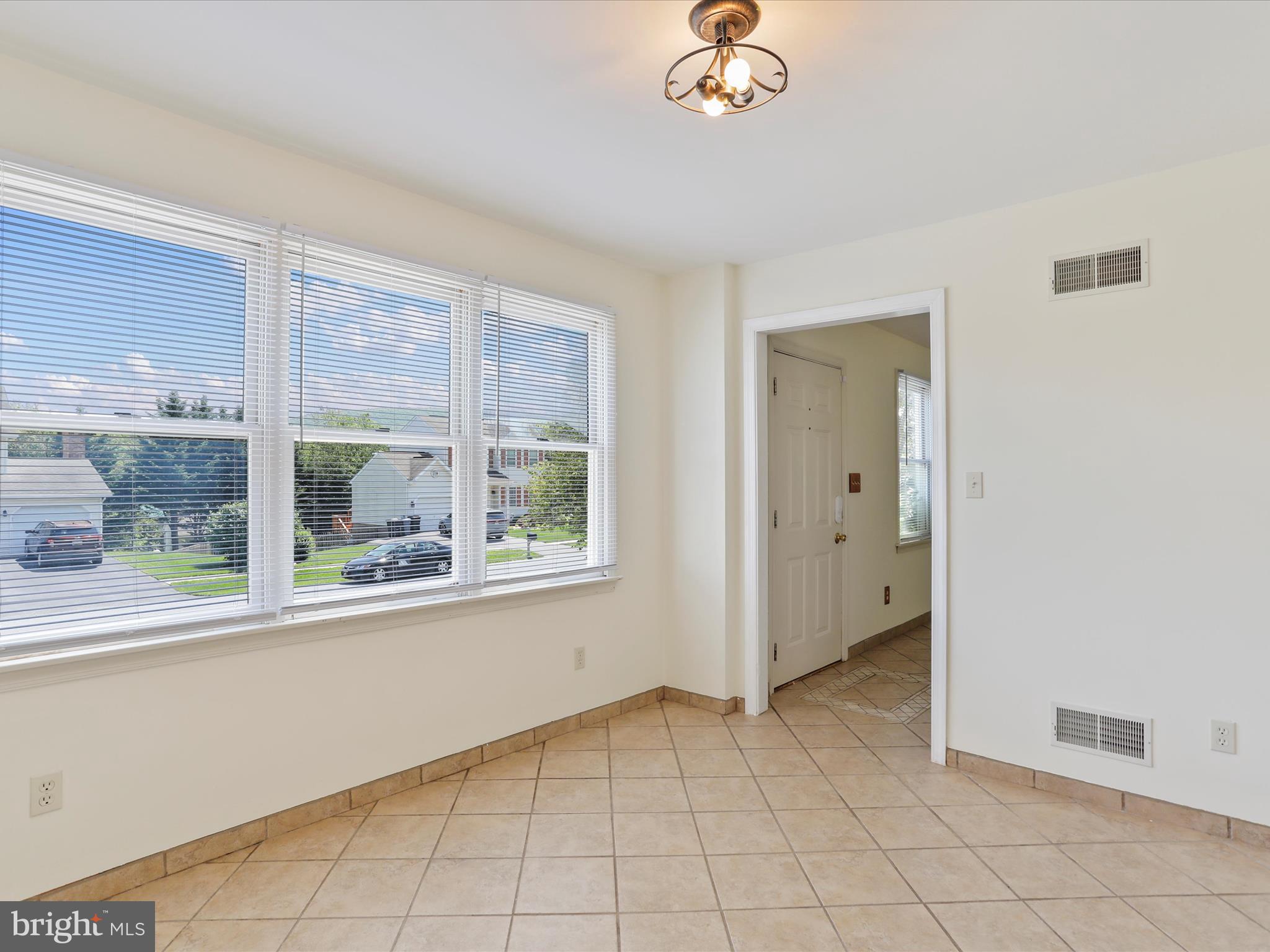 WHISPERING HILLS - Residential