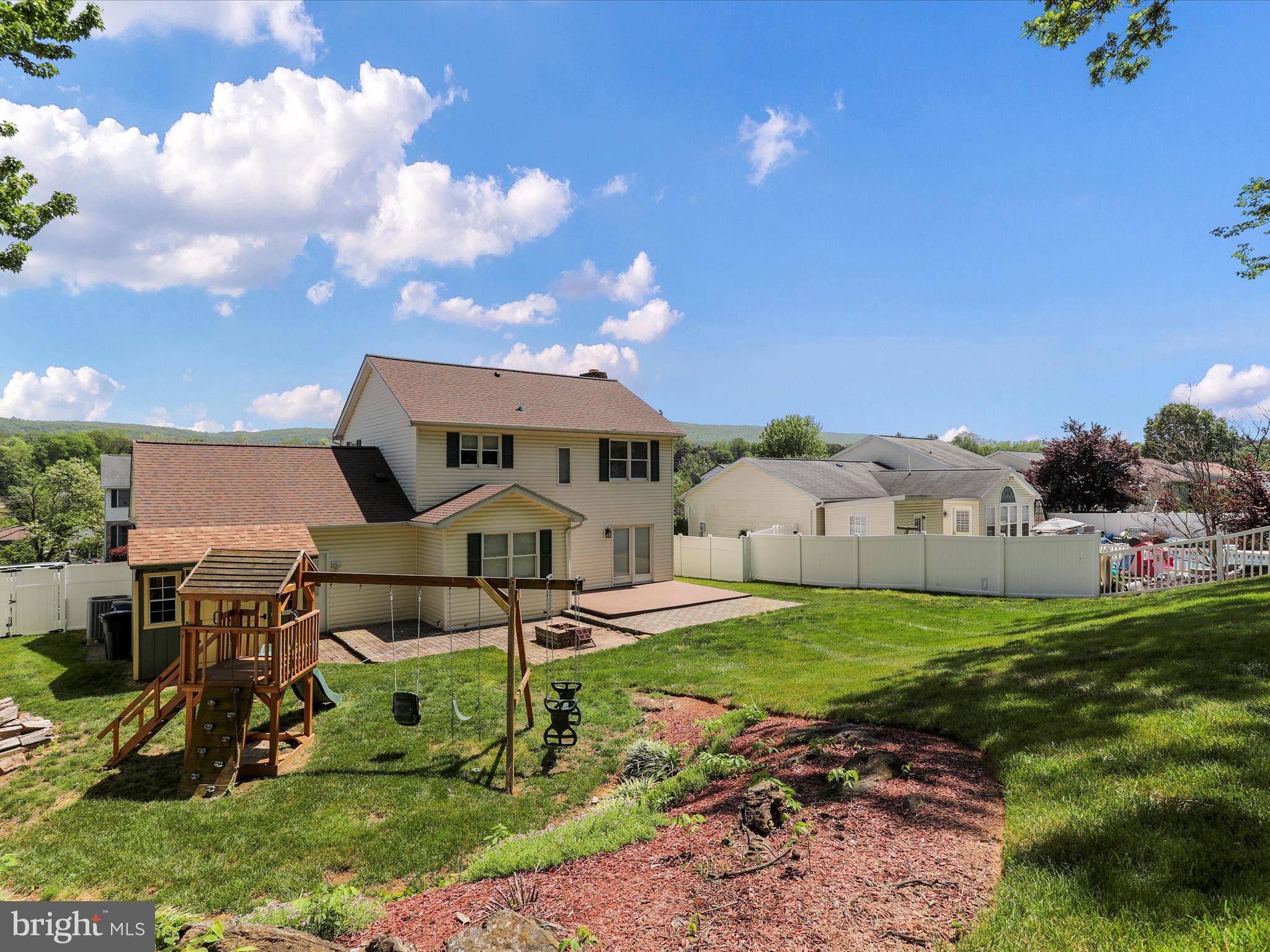 WHISPERING HILLS - Residential