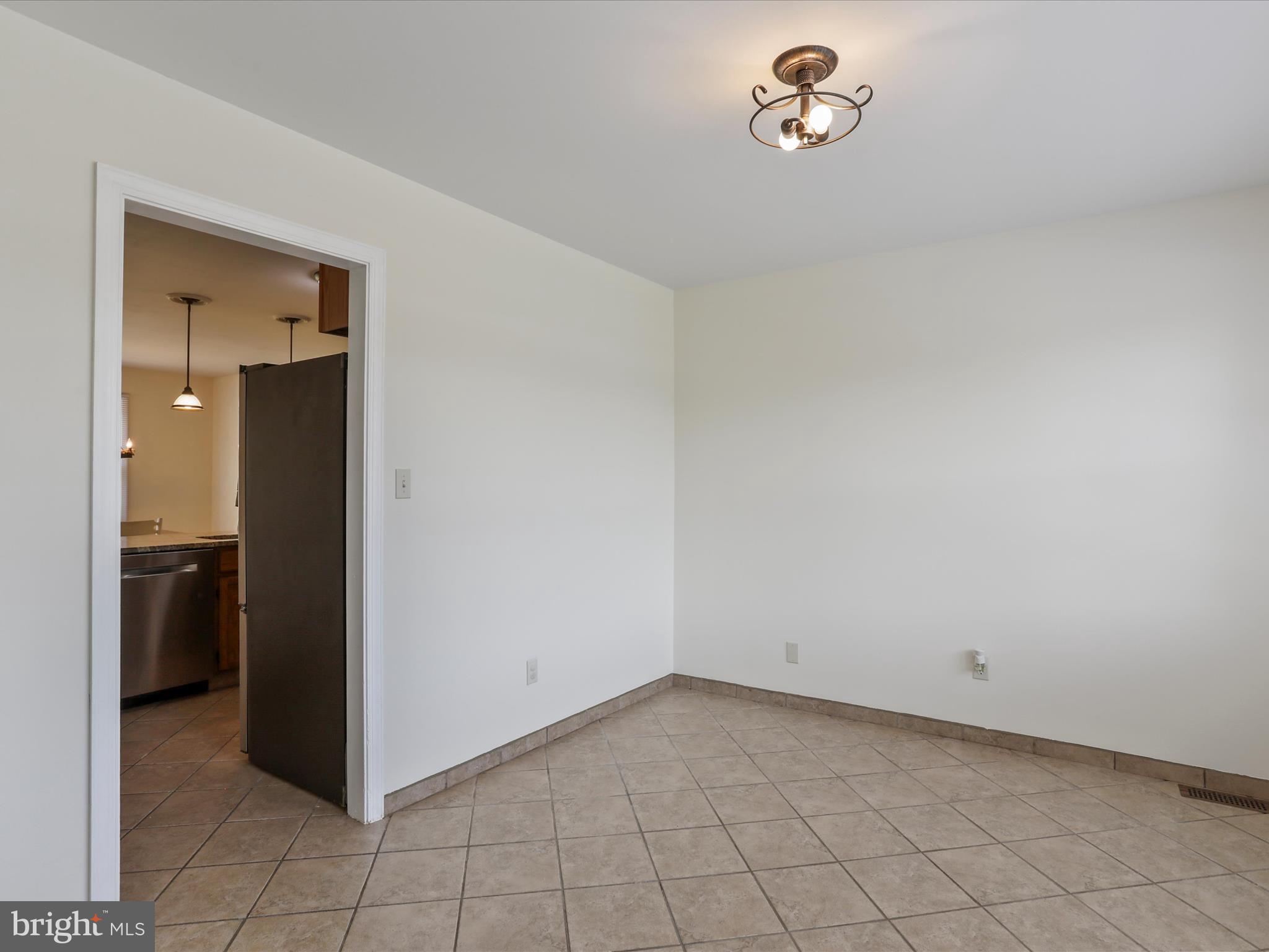 WHISPERING HILLS - Residential