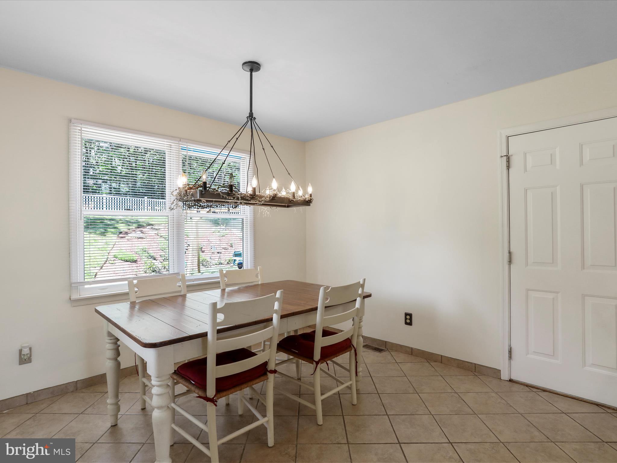 WHISPERING HILLS - Residential