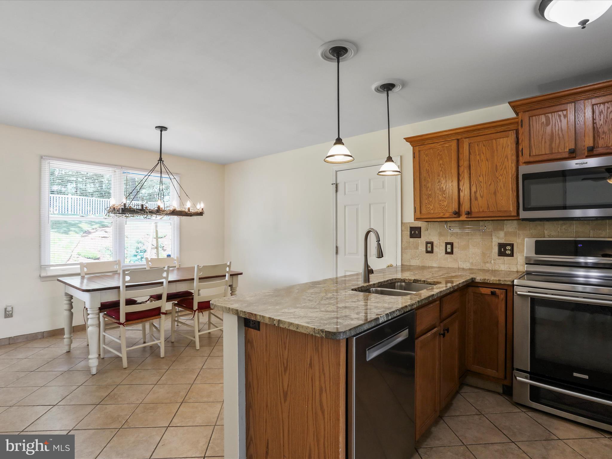 WHISPERING HILLS - Residential