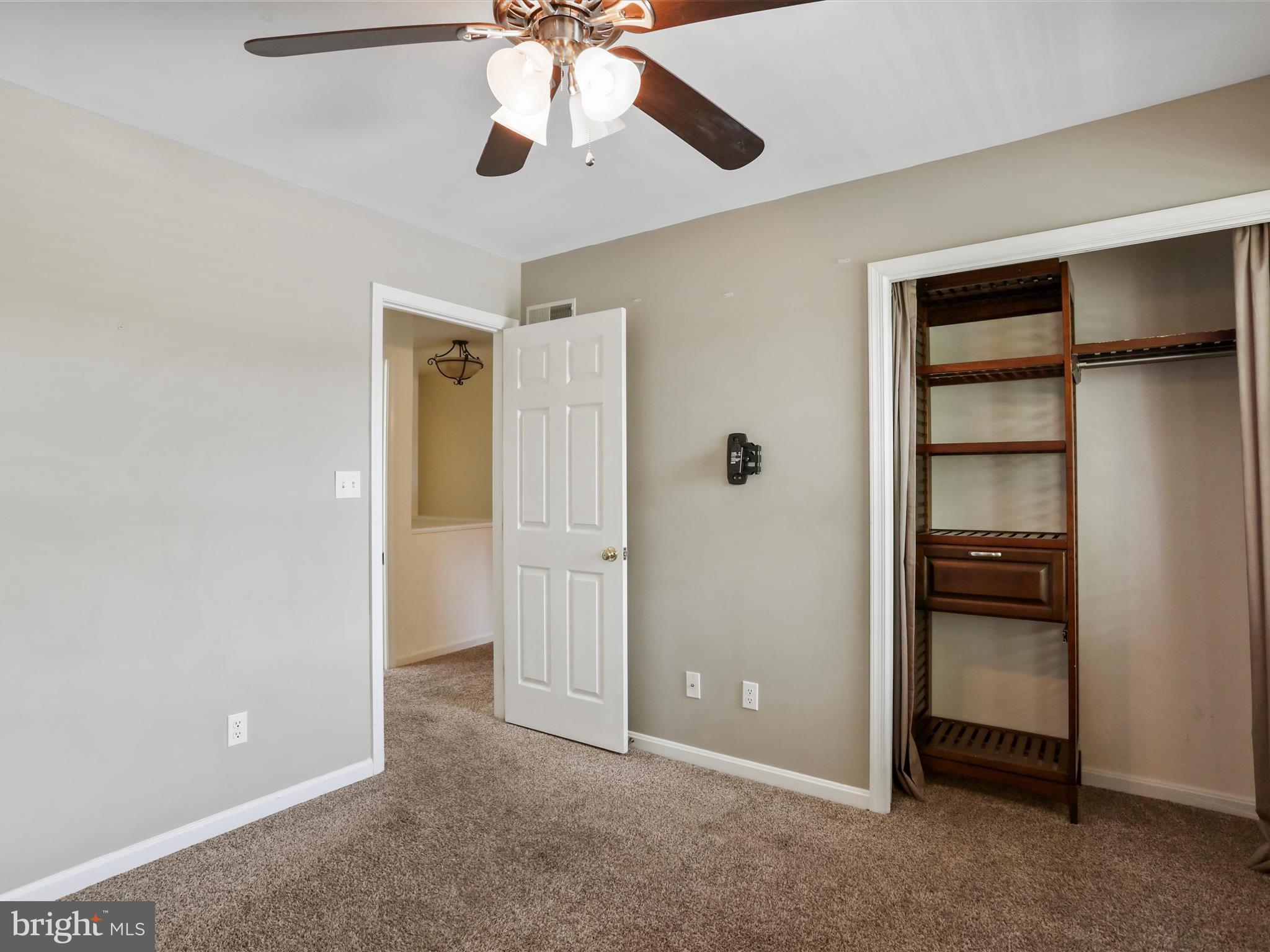 WHISPERING HILLS - Residential