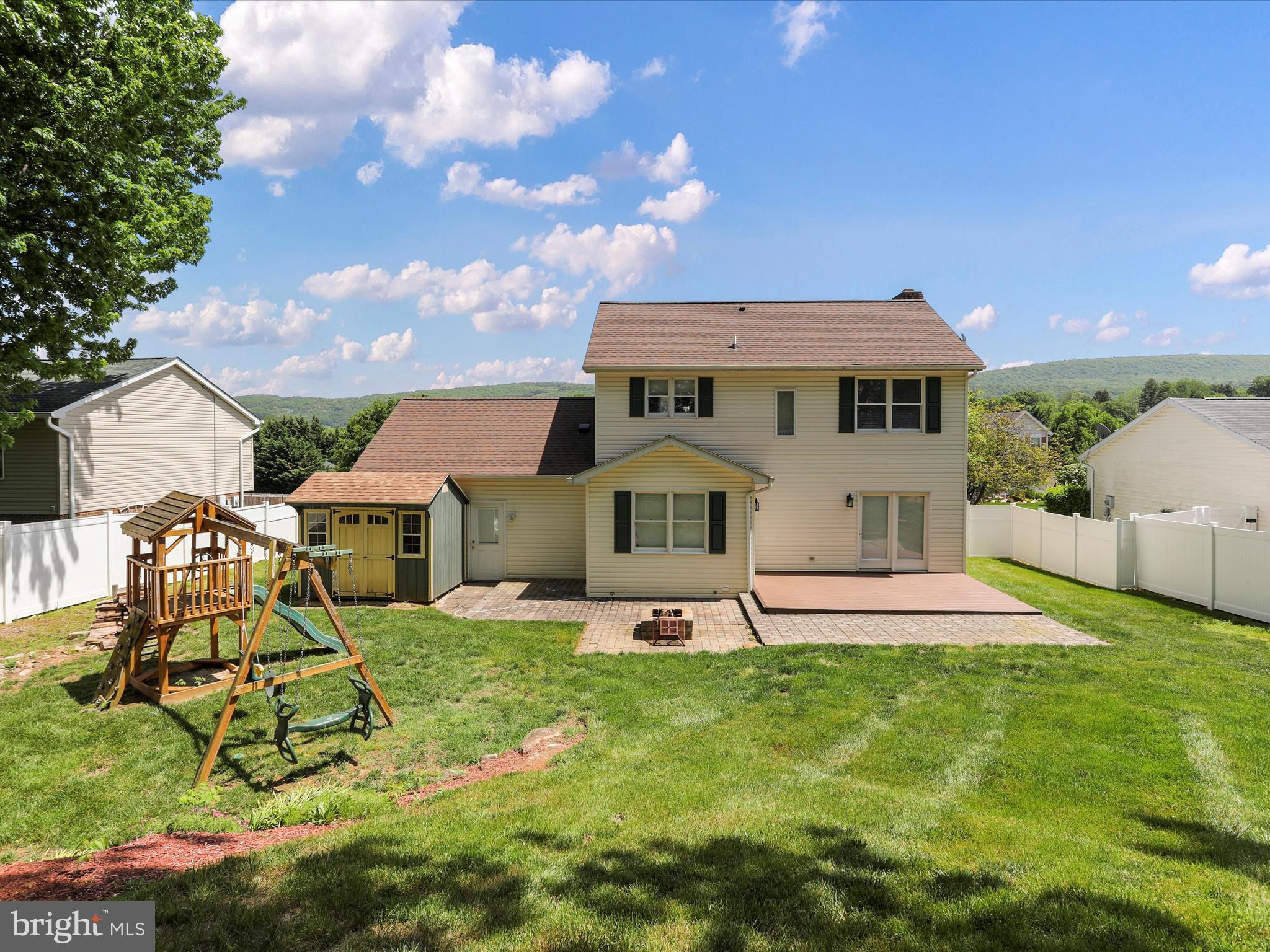 WHISPERING HILLS - Residential