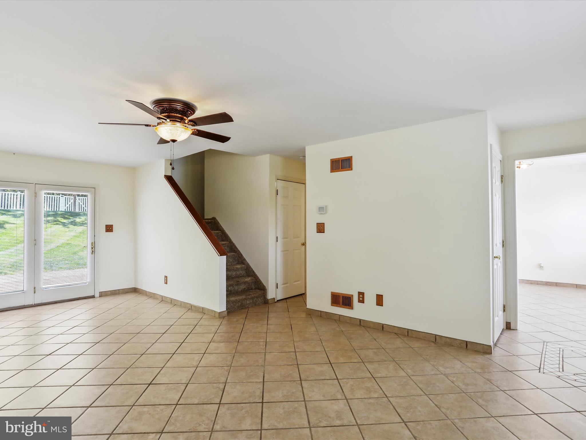 WHISPERING HILLS - Residential