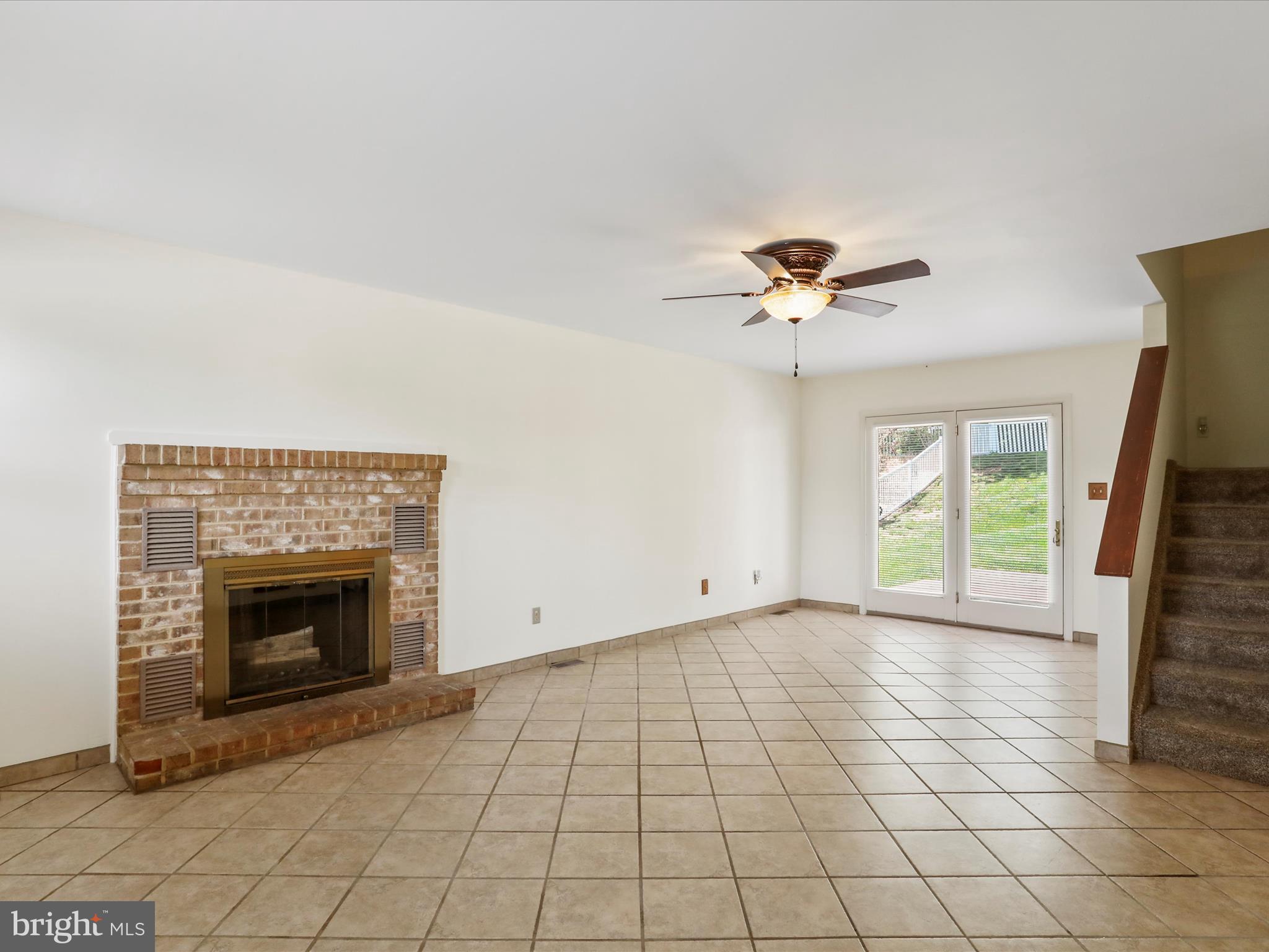 WHISPERING HILLS - Residential