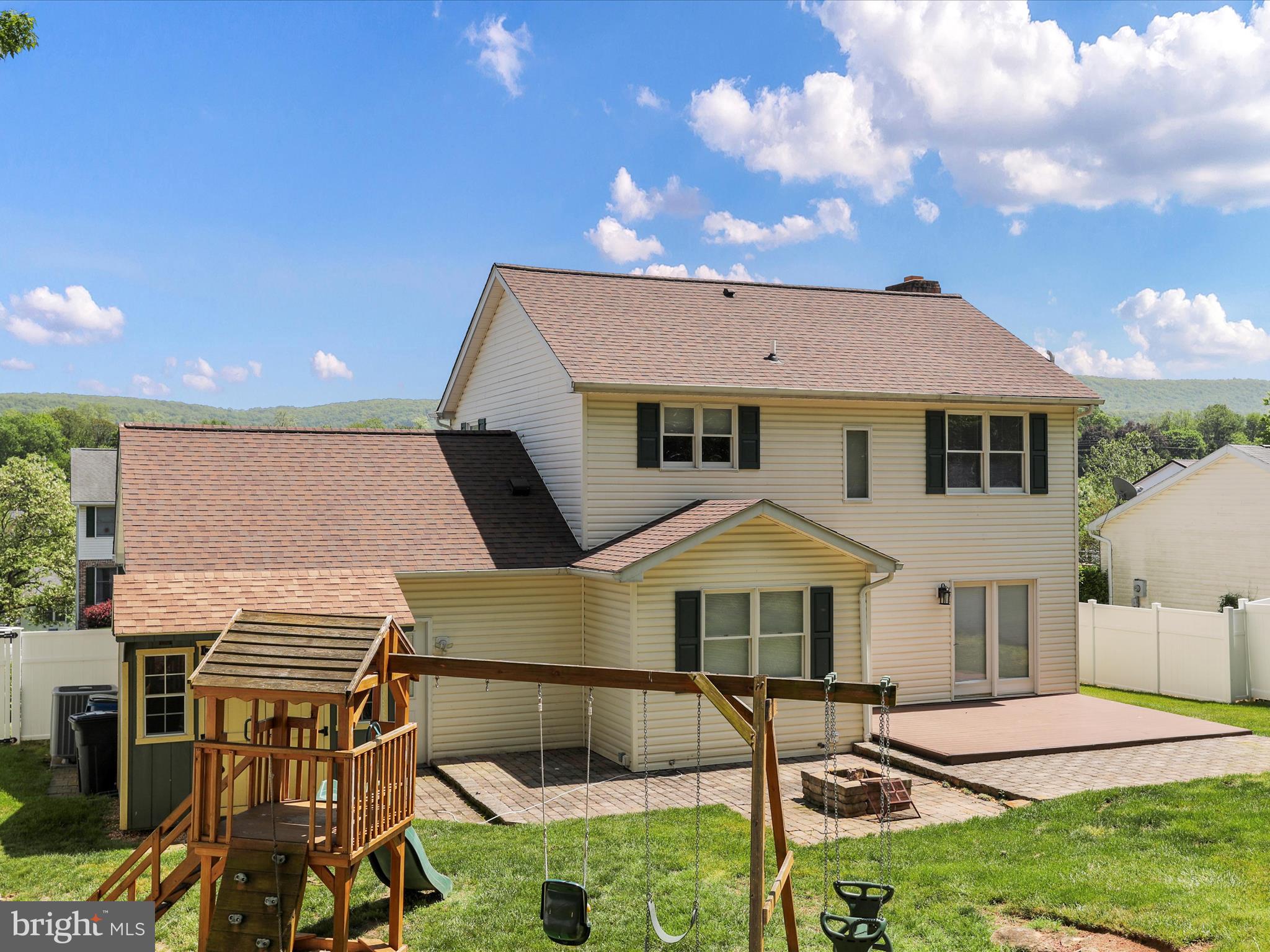 WHISPERING HILLS - Residential