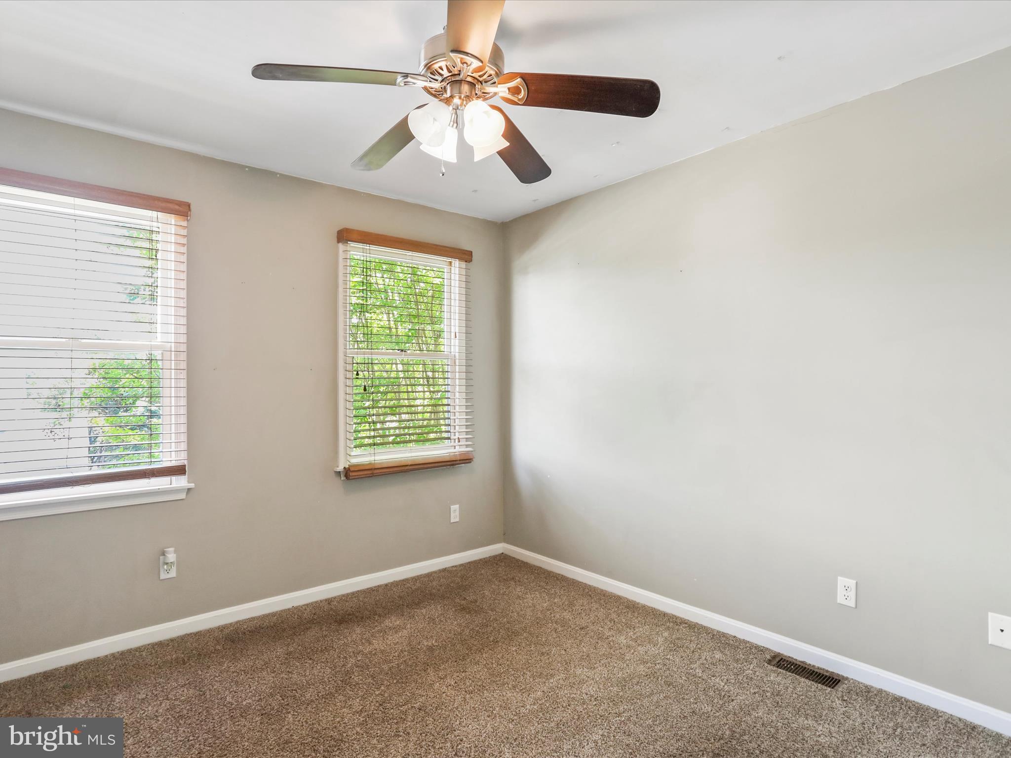 WHISPERING HILLS - Residential