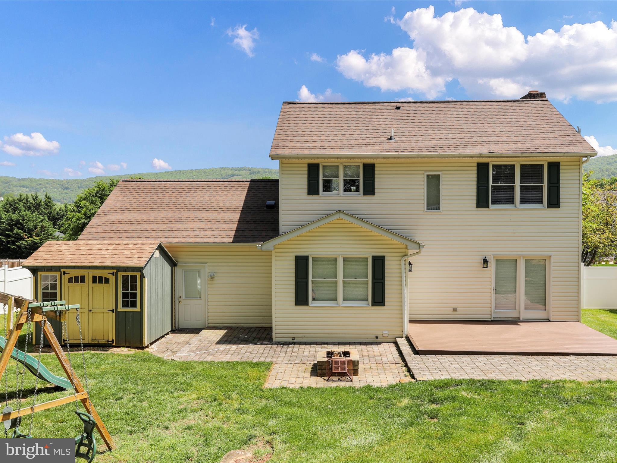 WHISPERING HILLS - Residential