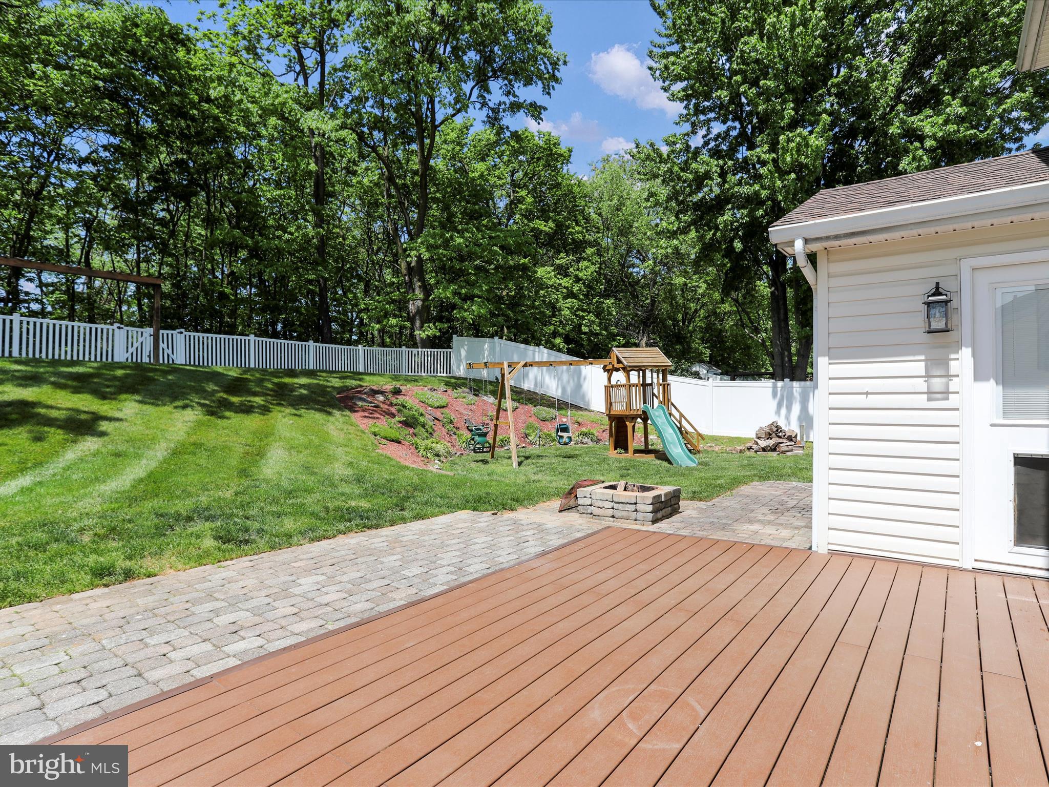 WHISPERING HILLS - Residential