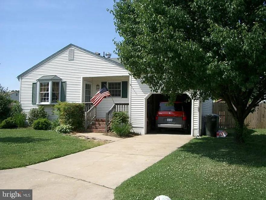 Cul de sac(4 houses), close to 64 freeway, quiet neighborhood, play house with slide, storage