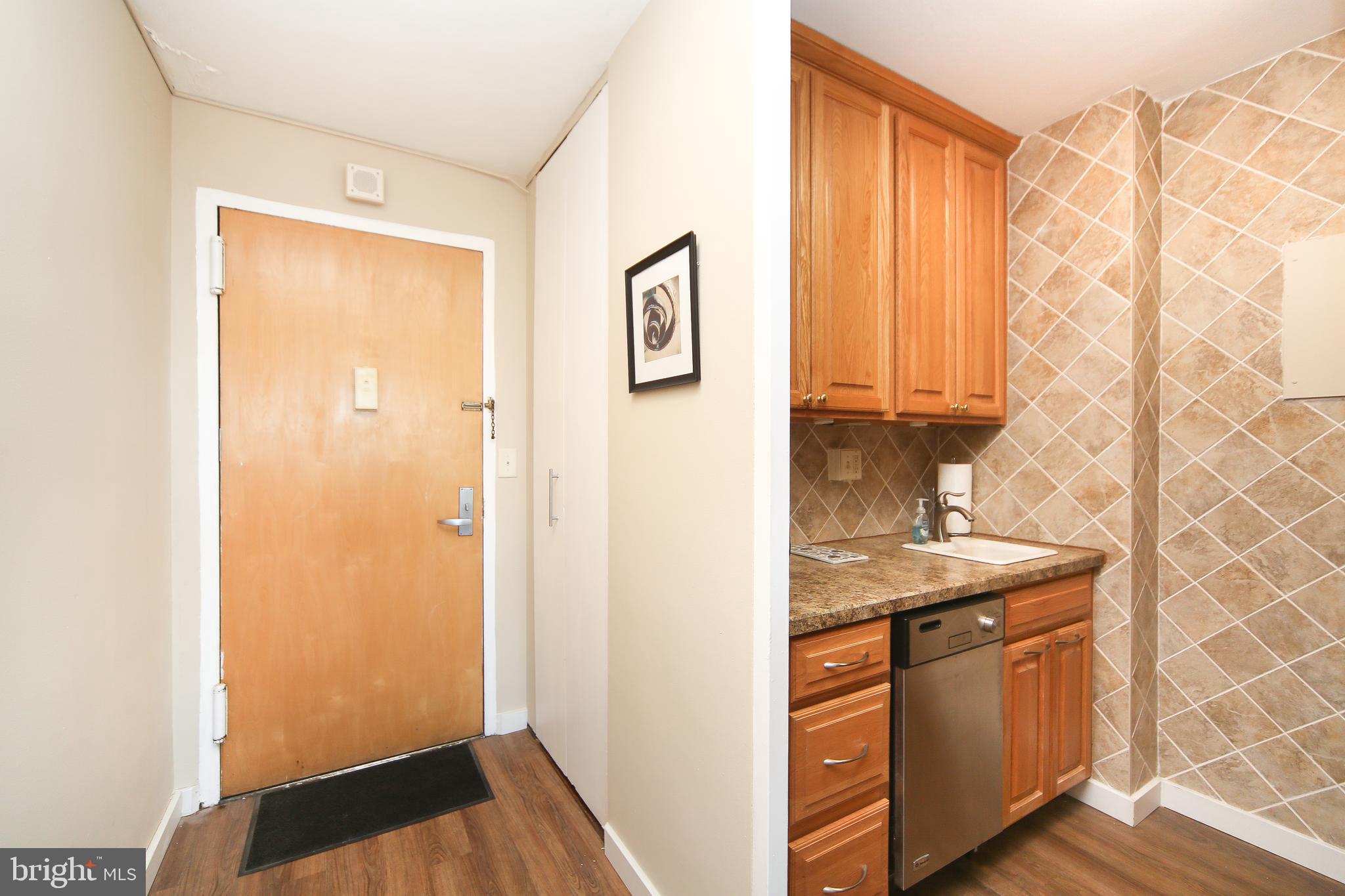 210 LOCUST STREET 21E