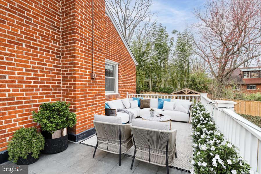 ARLINGTON RIDGE - Residential Lease