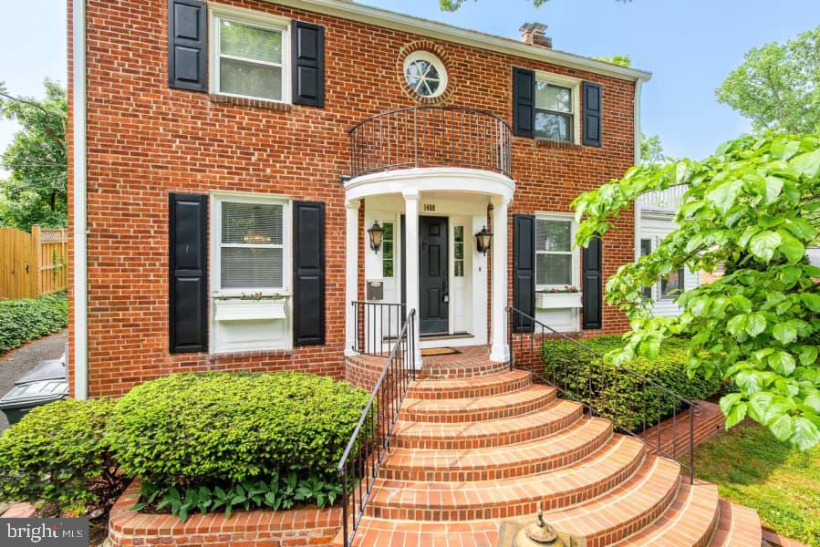 ARLINGTON RIDGE - Residential Lease