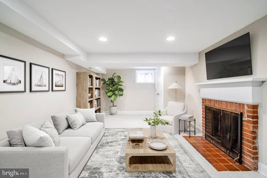 ARLINGTON RIDGE - Residential Lease