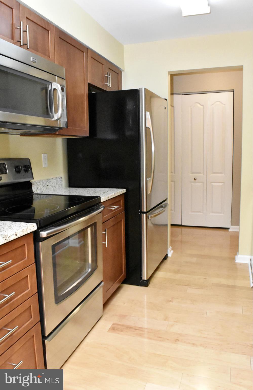 VILLAGE OF MONTGOMERY RUN - Residential Lease