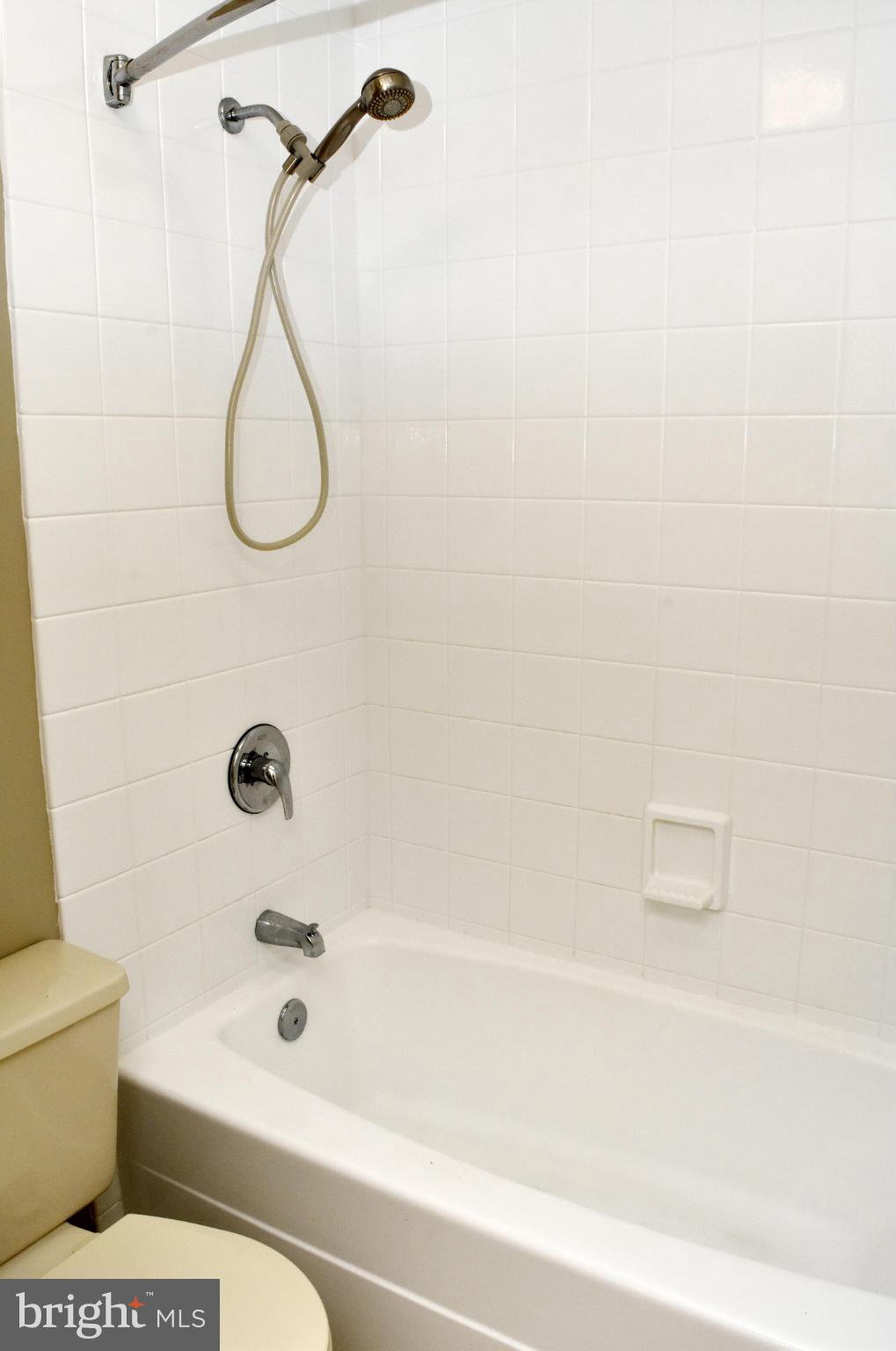 VILLAGE OF MONTGOMERY RUN - Residential Lease