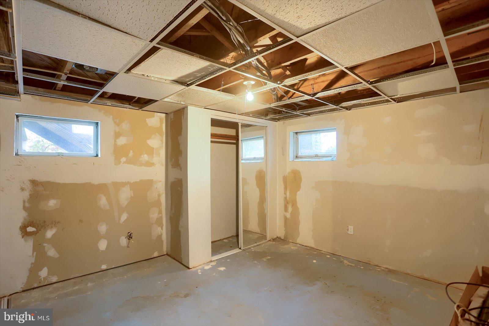 VAN BIBBER MANOR - Residential