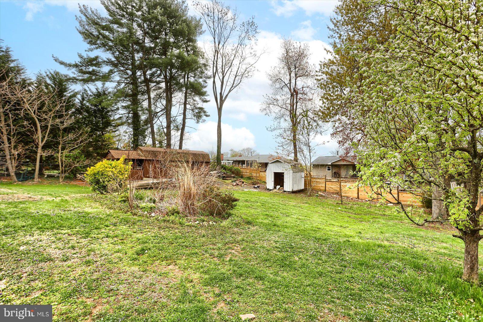 VAN BIBBER MANOR - Residential