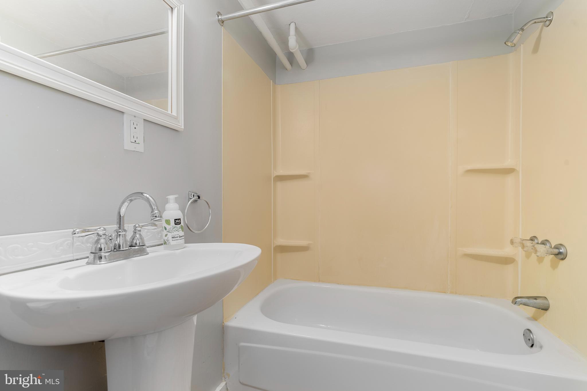 AIGBURTH - Residential