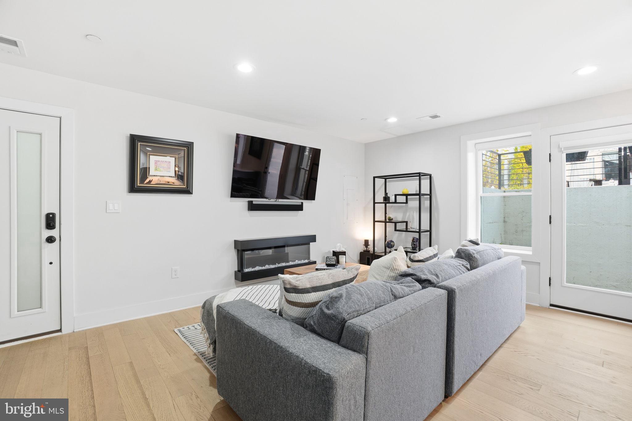 616 QUEBEC PLACE NW UNIT 1