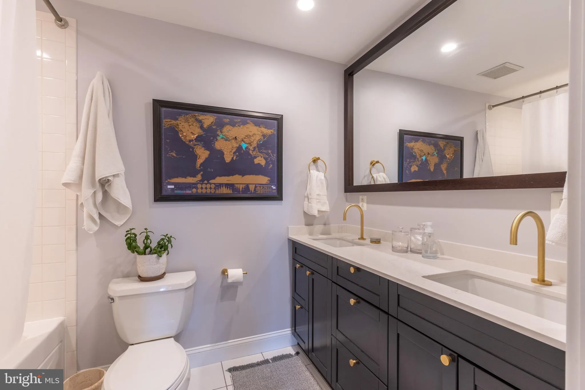 Philadelphia, Pennsylvania 19107, United States, 2 Bedrooms Bedrooms, ,2 BathroomsBathrooms,Residential,Contingent,79859