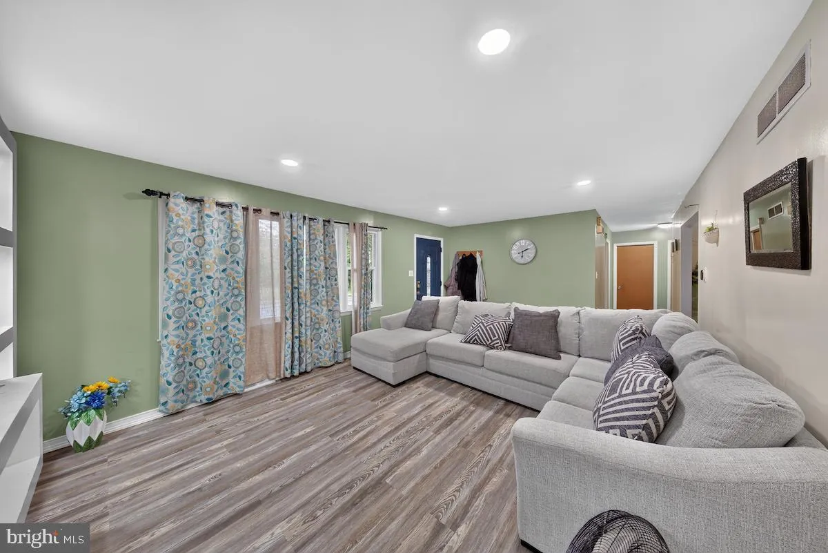 Additional image 56 of 142 Casimir Dr, New Castle, DE 19720