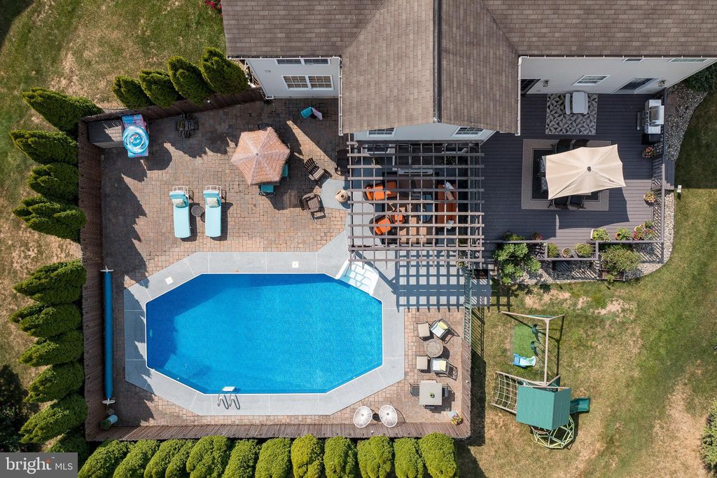 Photo of 129 Julia Lane, Manheim, PA 17545 (MLS # PALA2054496)