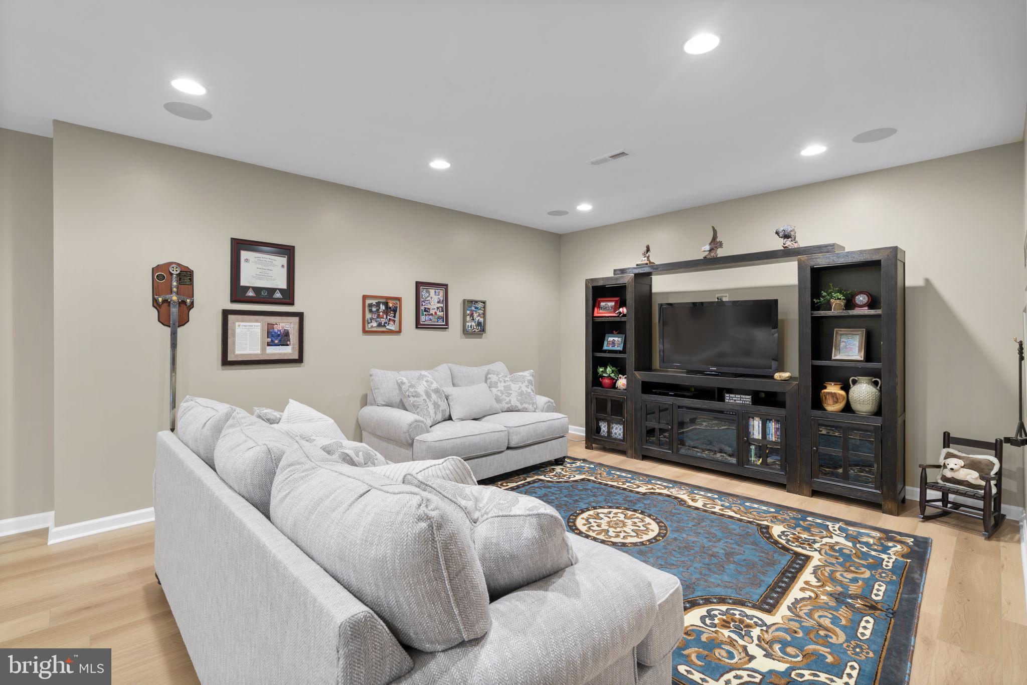 LAKEWOOD HILLS - Residential