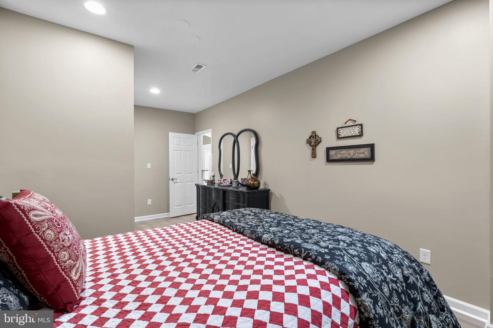 LAKEWOOD HILLS - Residential