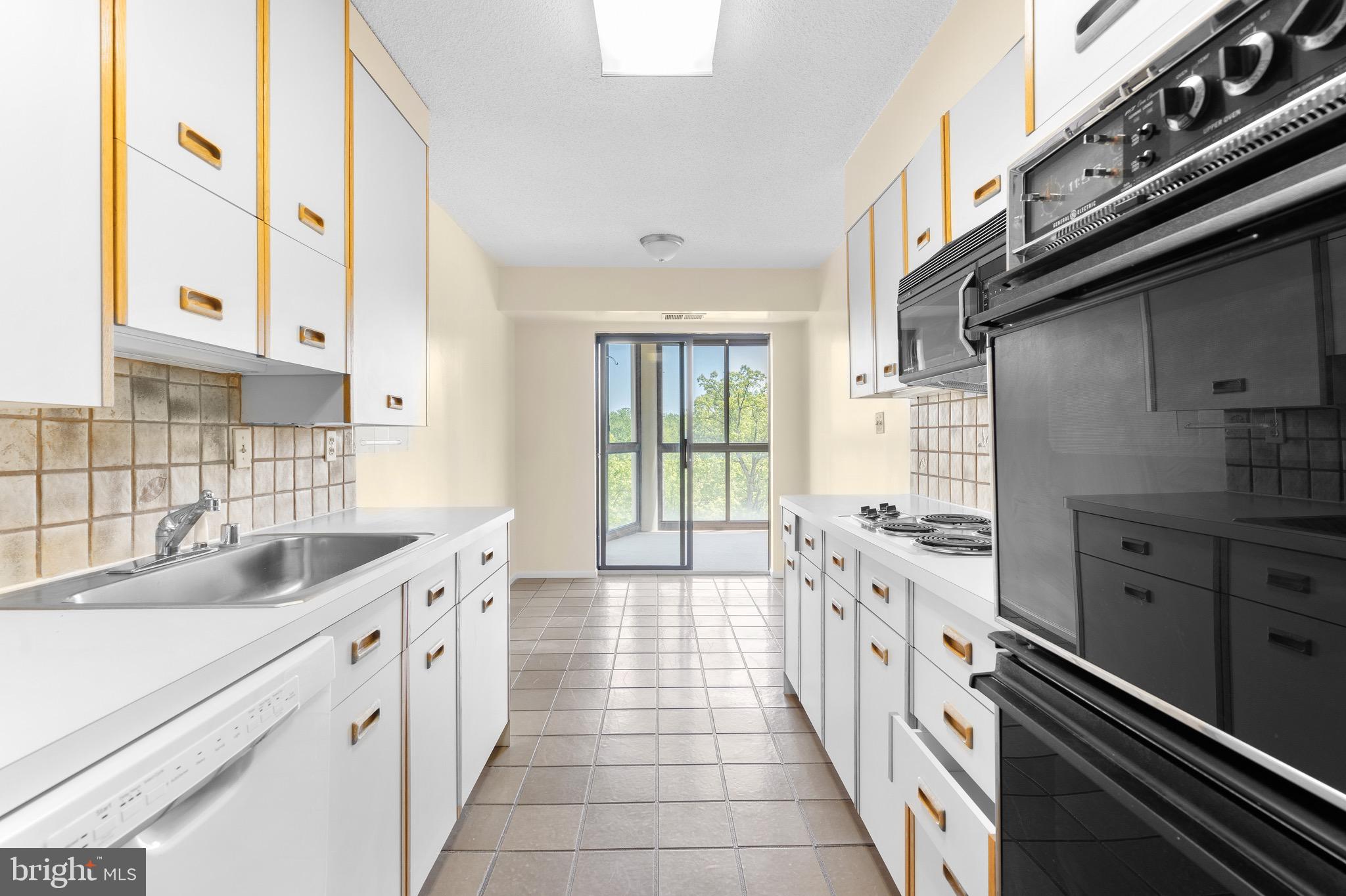 GREENS AT LEISURE WORLD - Residential