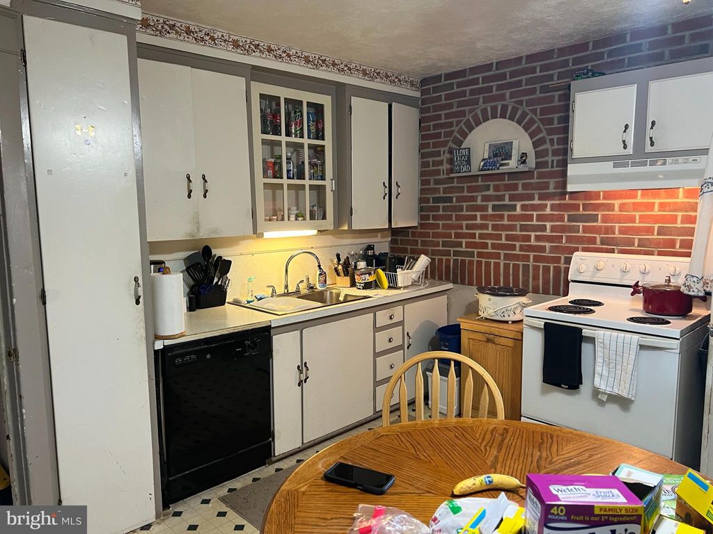 Photo of 515 LOCUST ST, DENVER, PA 17517 (MLS # PALA2032516)