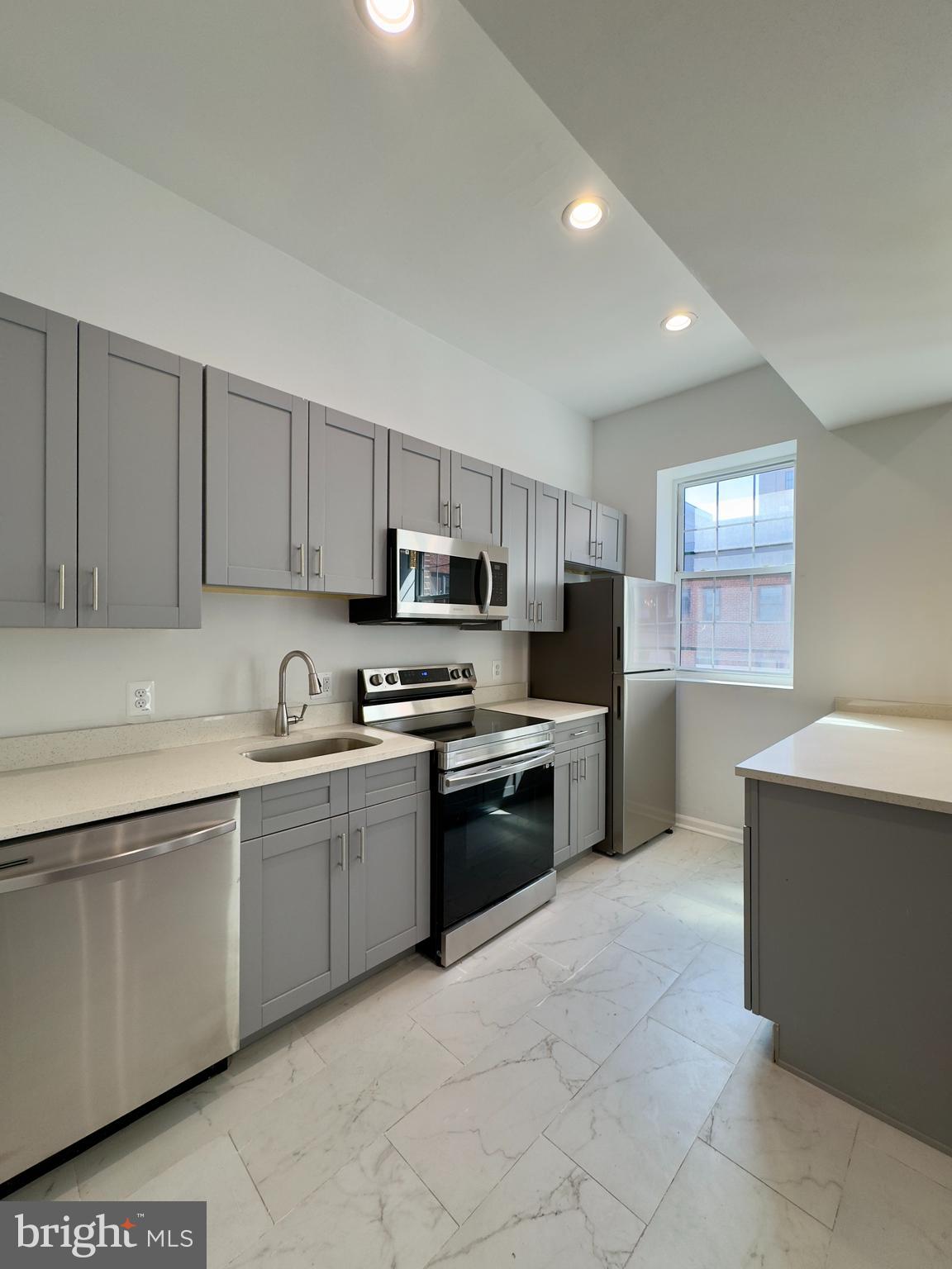 DOWNTOWN - Residential Lease