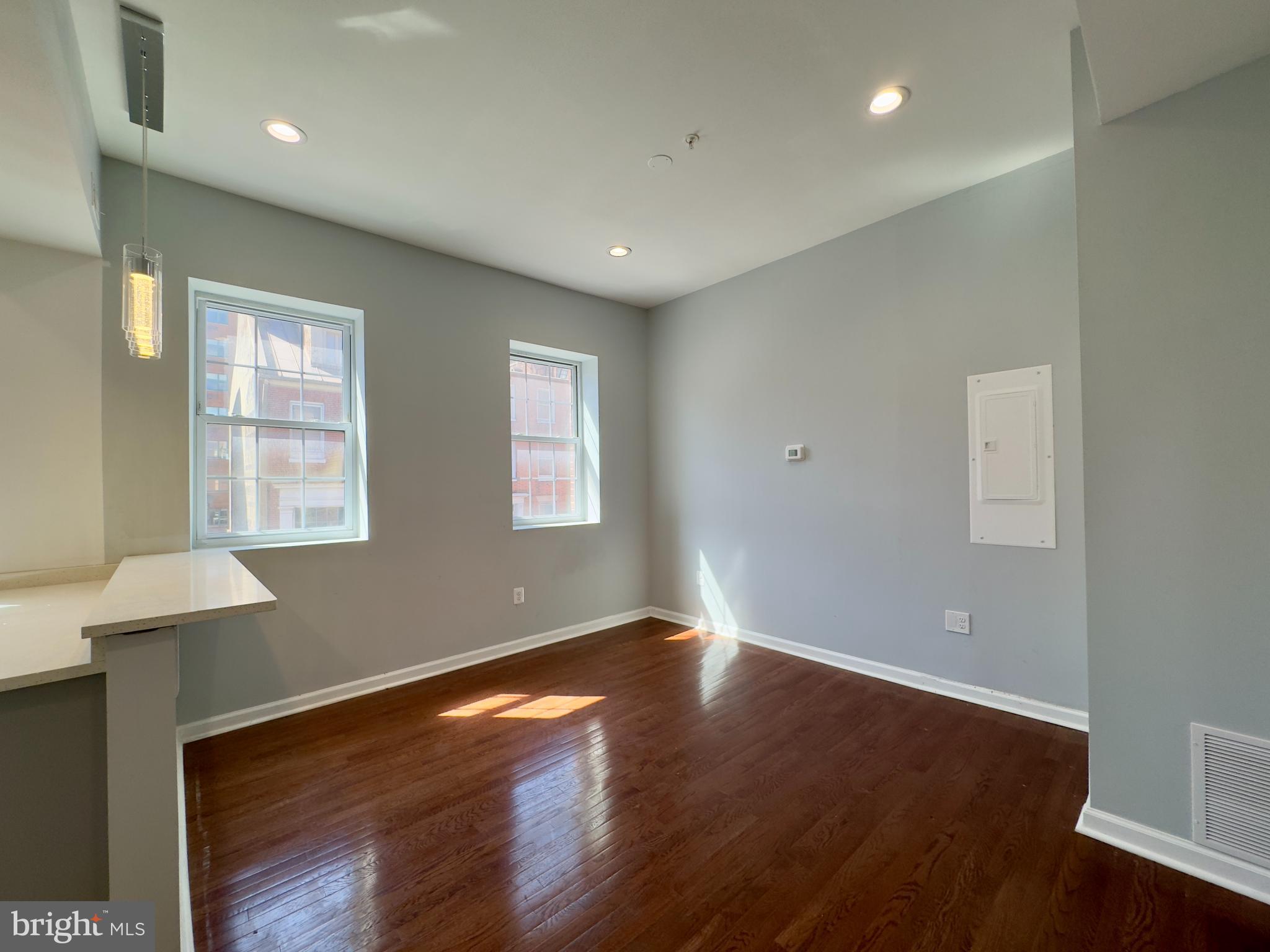 DOWNTOWN - Residential Lease