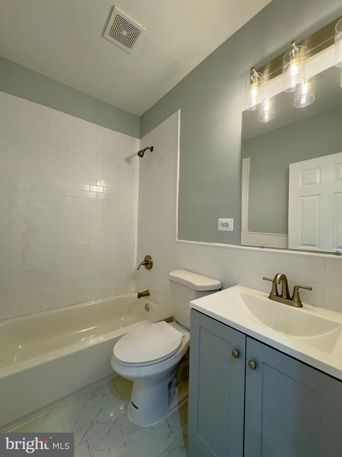 DOWNTOWN - Residential Lease