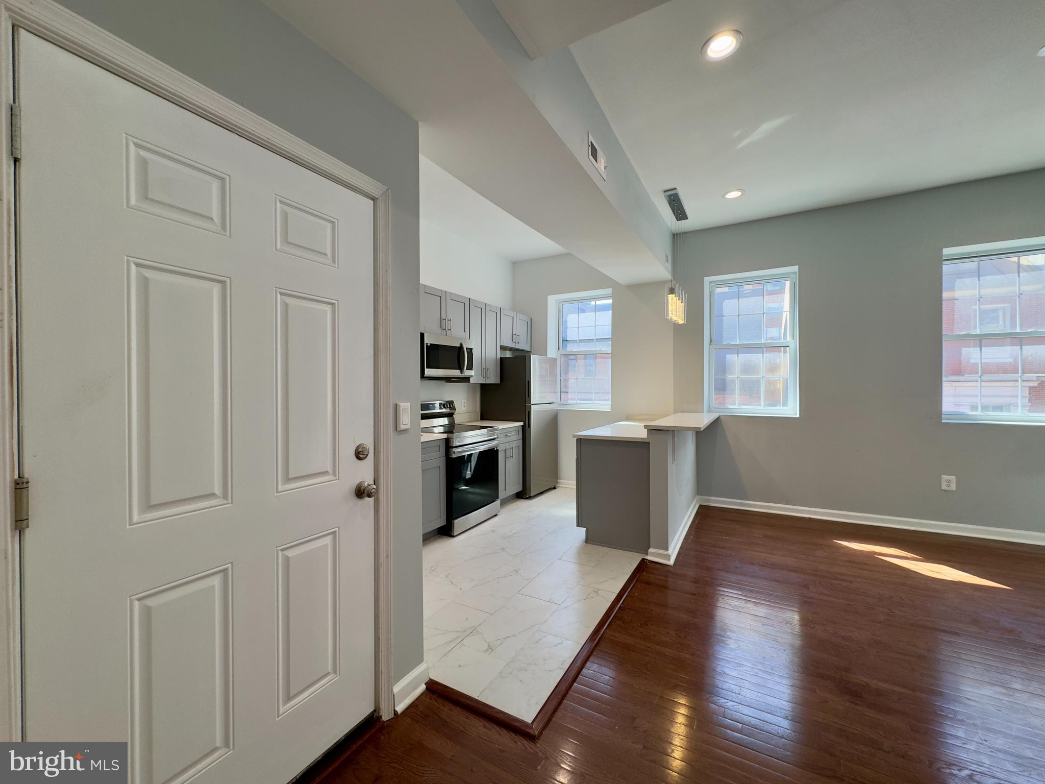 DOWNTOWN - Residential Lease