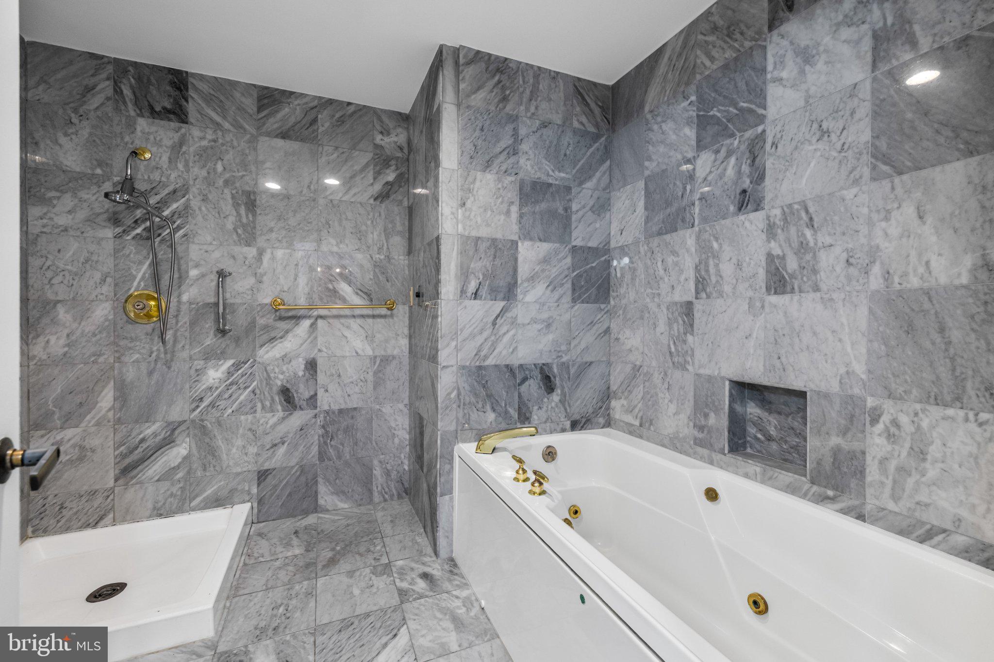 TUSCANY-CANTERBURY - Residential